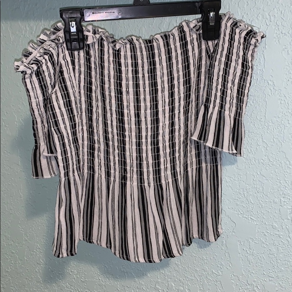 Kendall and Kylie sleeve-less top size M